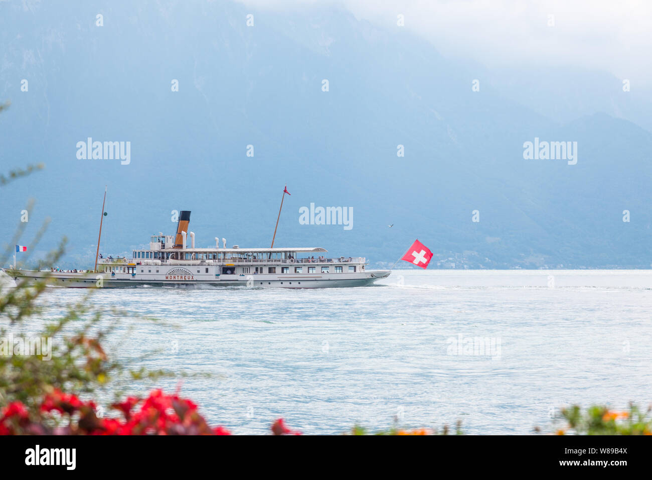 La plus ancienne restaurée Belle Epoque vintage paddle steamboat Montreux croisière sur le lac de Genève (Lac Léman) de Montreux, Vaud, Suisse durant l'été Banque D'Images