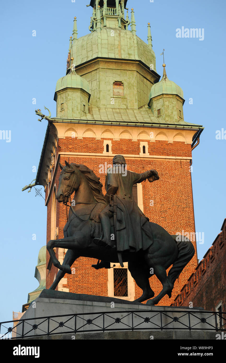 Tadeusz Kosciuszko monument équestre et consigner vos bagages Royal gothique Basilique des Saints Stanislas et Venceslas, couronnement de l'emplacement de l'Polish mona Banque D'Images