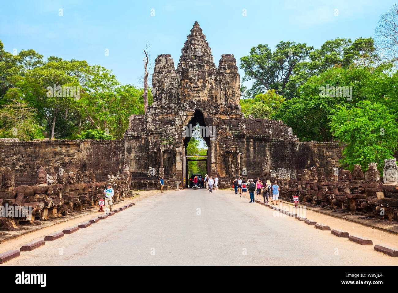 SIEM REAP, Cambodge - Mars 23, 2018 : porte d'entrée du temple Bayon. Bayon est un célèbre temple Khmer à Angkor au Cambodge. Banque D'Images
