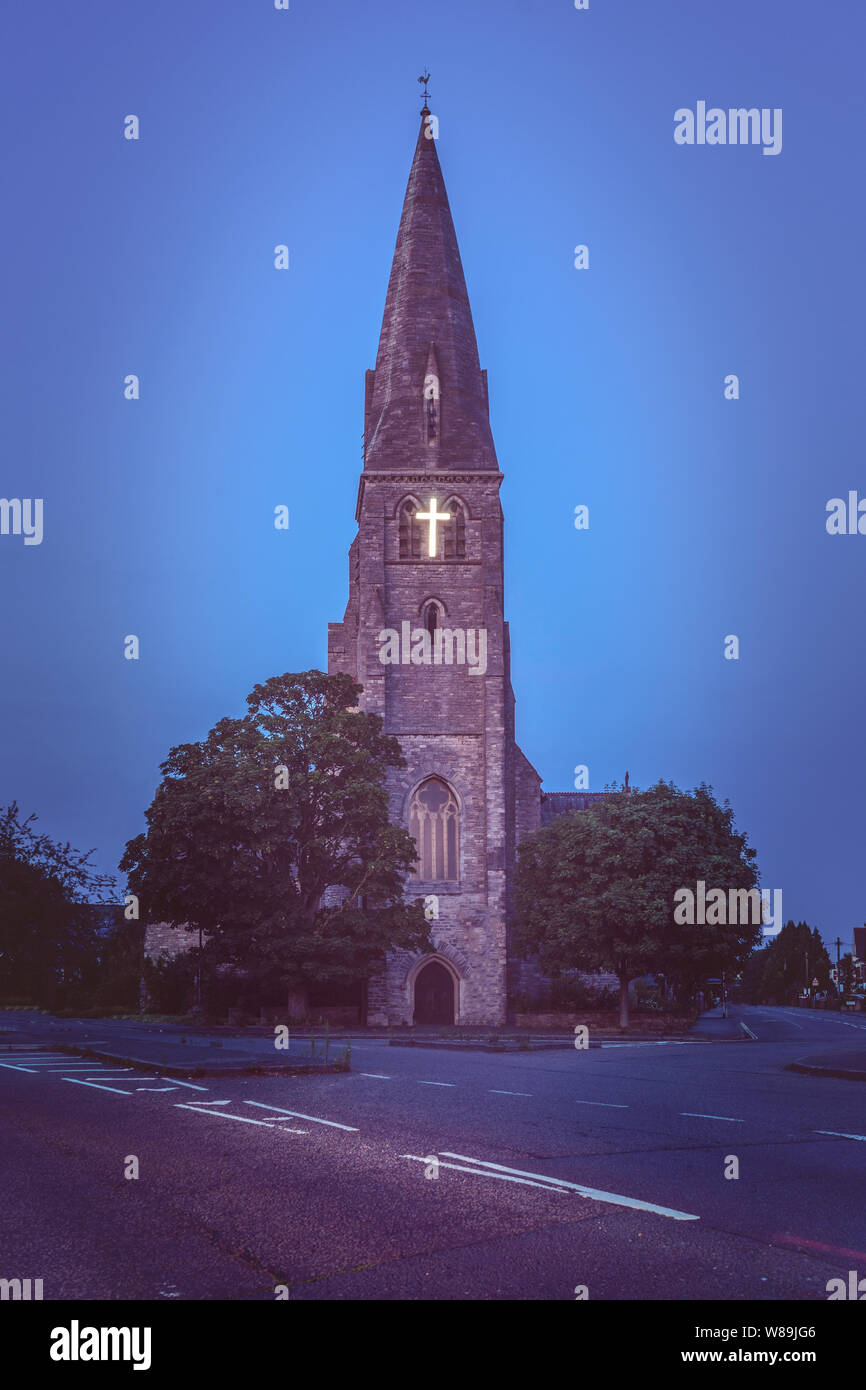 La Christ Church à Waterloo Road à Southampton pendant l'heure bleue, Southampton, England, UK Banque D'Images