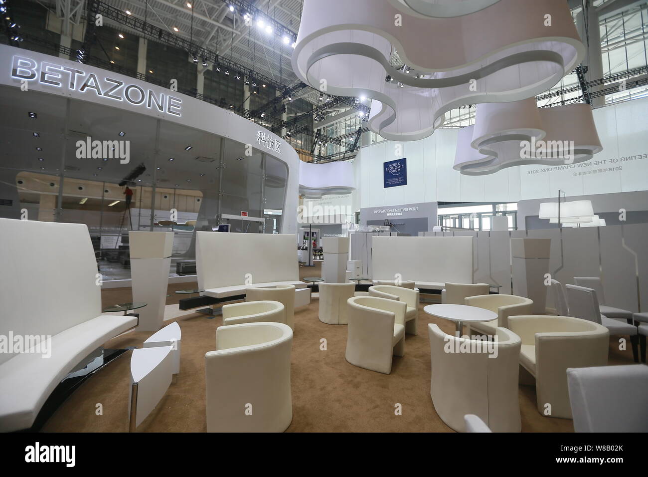 Vue de l'intérieur Meijiang Convention and Exhibition Centre, qui est de tenir la réunion annuelle du Forum économique mondial des nouveaux champions 2016, al Banque D'Images
