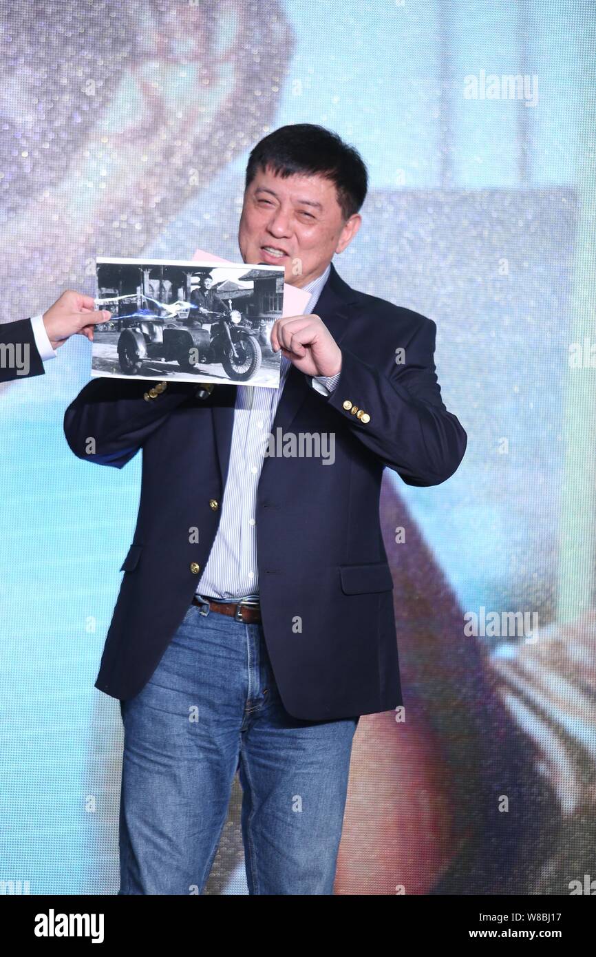 --FILE--producteur de films chinois Fang Li parle au cours d'une première pour son film "Depuis que nous avons l'amour' à Beijing, Chine, 15 avril 2015. Il aurait pu b Banque D'Images