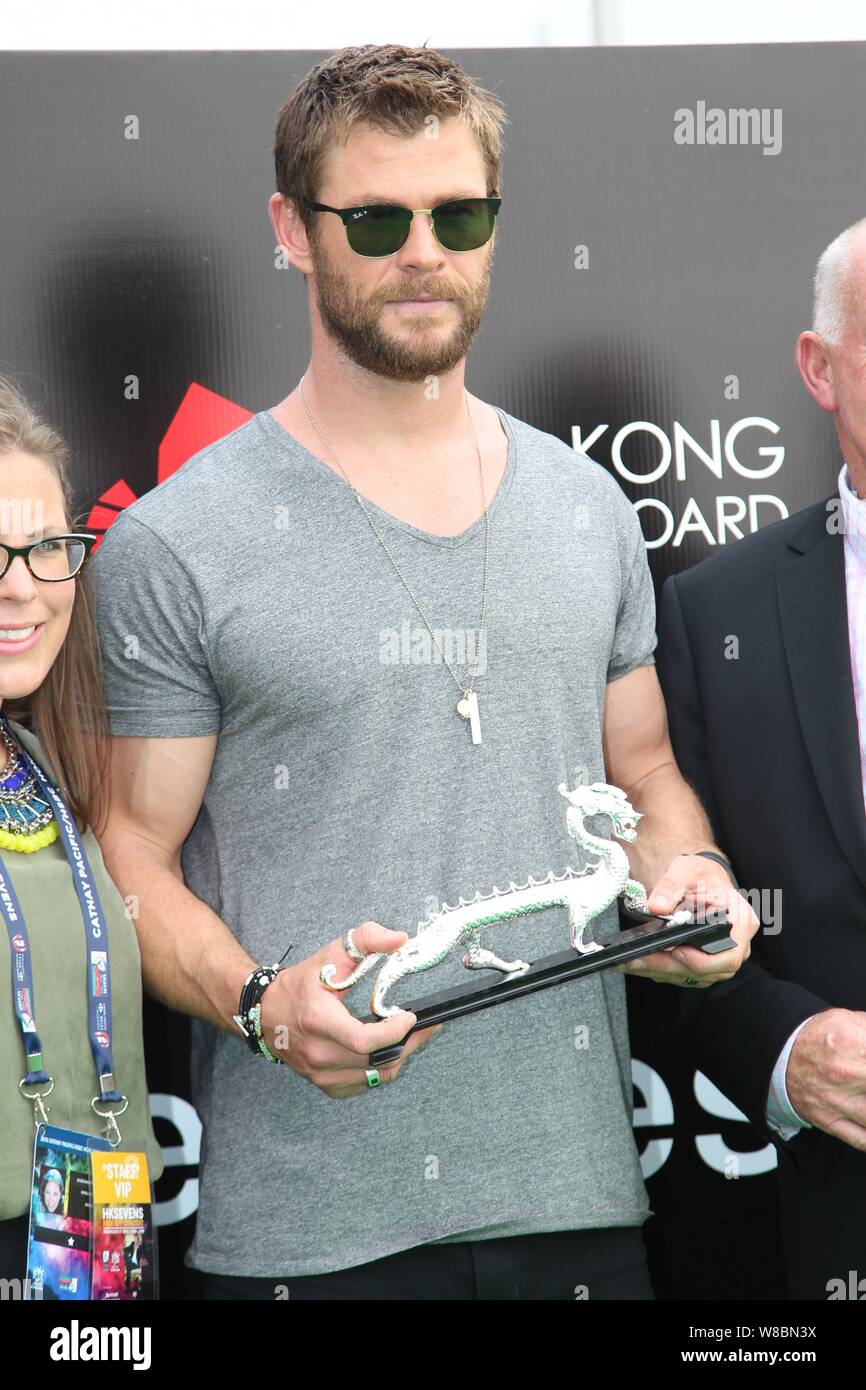 L'acteur australien Chris Hemsworth pose lors de l'inauguration d'un magasin de montre TAG Heuer à Hong Kong, Chine, le 7 avril 2016. Banque D'Images