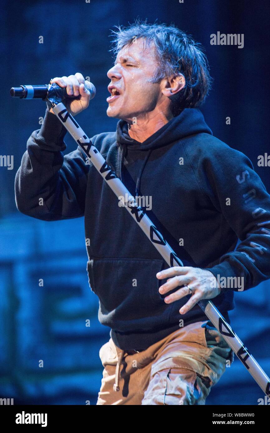 Le groupe de heavy metal anglais Iron Maiden donne son concert à Shanghai, Chine, le 26 avril 2016. Banque D'Images