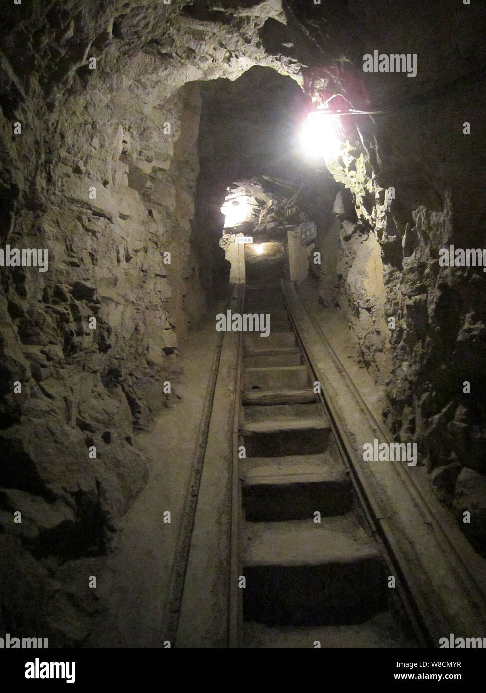 --FILE--Vue d'un tunnel secret de la DEUXIÈME GUERRE MONDIALE dans la forteresse dans le comté de Dongning Dongning, Mudanjiang city, au nord-est de la province de la Chine, le 8 décembre Banque D'Images