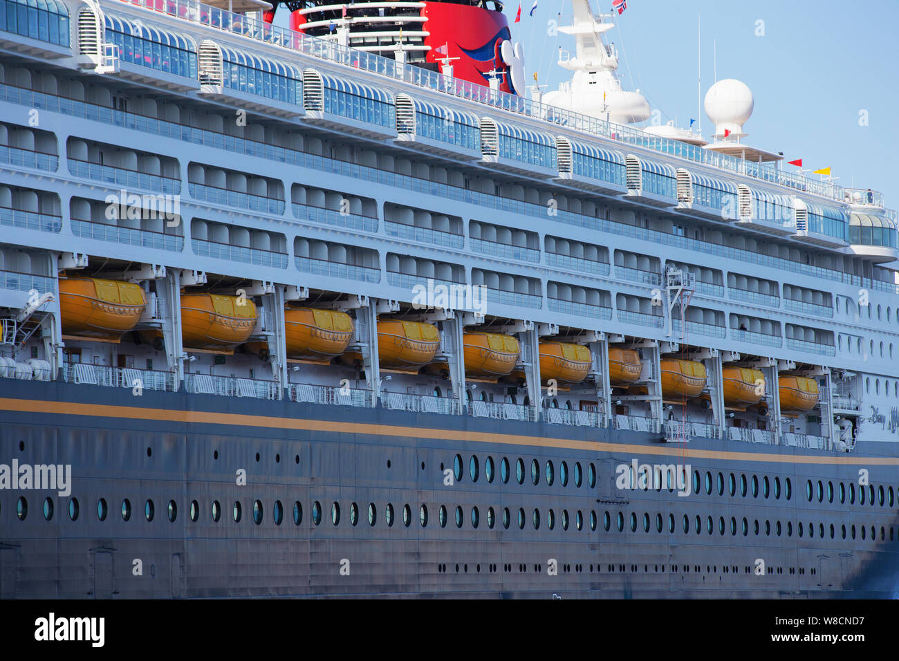 Bateau de Croisière Disney Wonder sur mer, septembre 2018 Norvège Kristiansand Banque D'Images