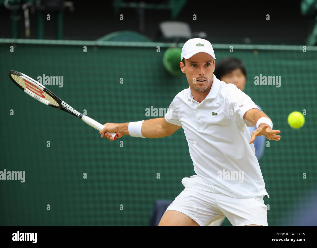Joueur de tennis espagnol Roberto Bautista-Agut jouant ...