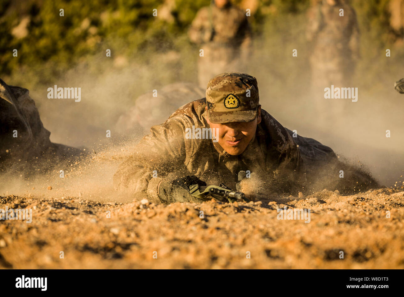 Un post-95s recruter l'armée prend part à une session de formation dans un baraquement à Beijing, la province du nord-est de la Chine, 21 octobre 2015. Banque D'Images