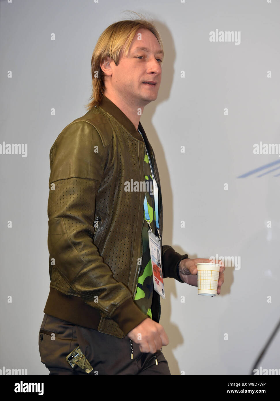 La patineuse artistique russe Evgeni Plushenko Viktorovitch assiste à une conférence de presse pour l'ISU World Figure Skating Championships 2015 à Shanghai, Chine, Banque D'Images