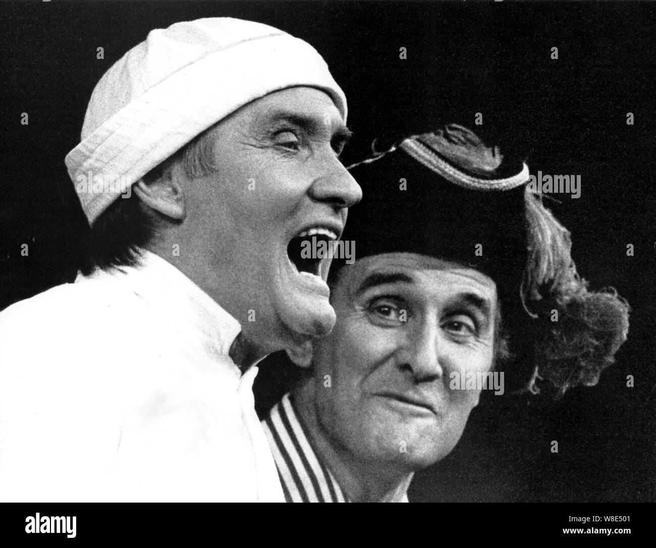 Les frères Patton, Jimmy et Brian Elliott et les frères aînés des frères chuckle, se produit en pantomime. Banque D'Images