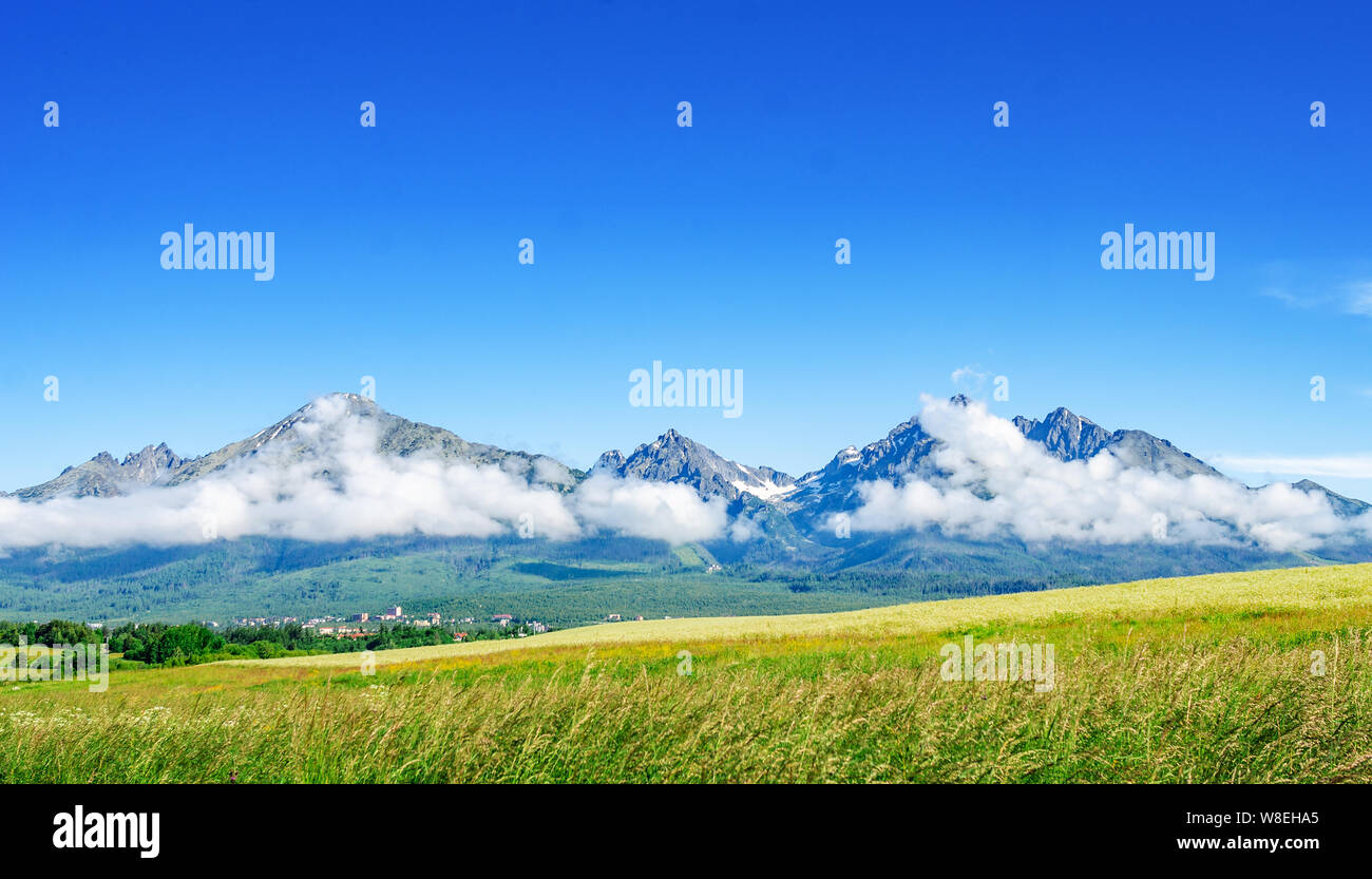 Hautes Tatras, en Slovaquie. Paysage pittoresque d'une chaîne de montagnes un jour d'été. Banque D'Images