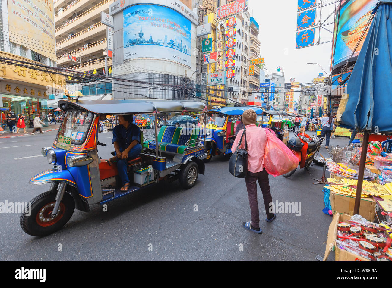 Bangkok - La Thaïlande, 3 août 2019 : Tuk-Tuk est le nom du taxi traditionnel Thaï.Chinatown est célèbre à Bangkok. Banque D'Images