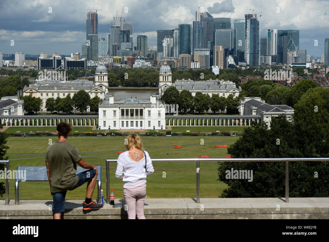 Une vue sur l'Old Royal Naval College et Canary Wharf, de l'Observatoire Royal de Greenwich, Londres. Les avertissements pour la pluie et le vent est entré en vigueur dans la quasi-totalité des Français dès aujourd'hui. Banque D'Images