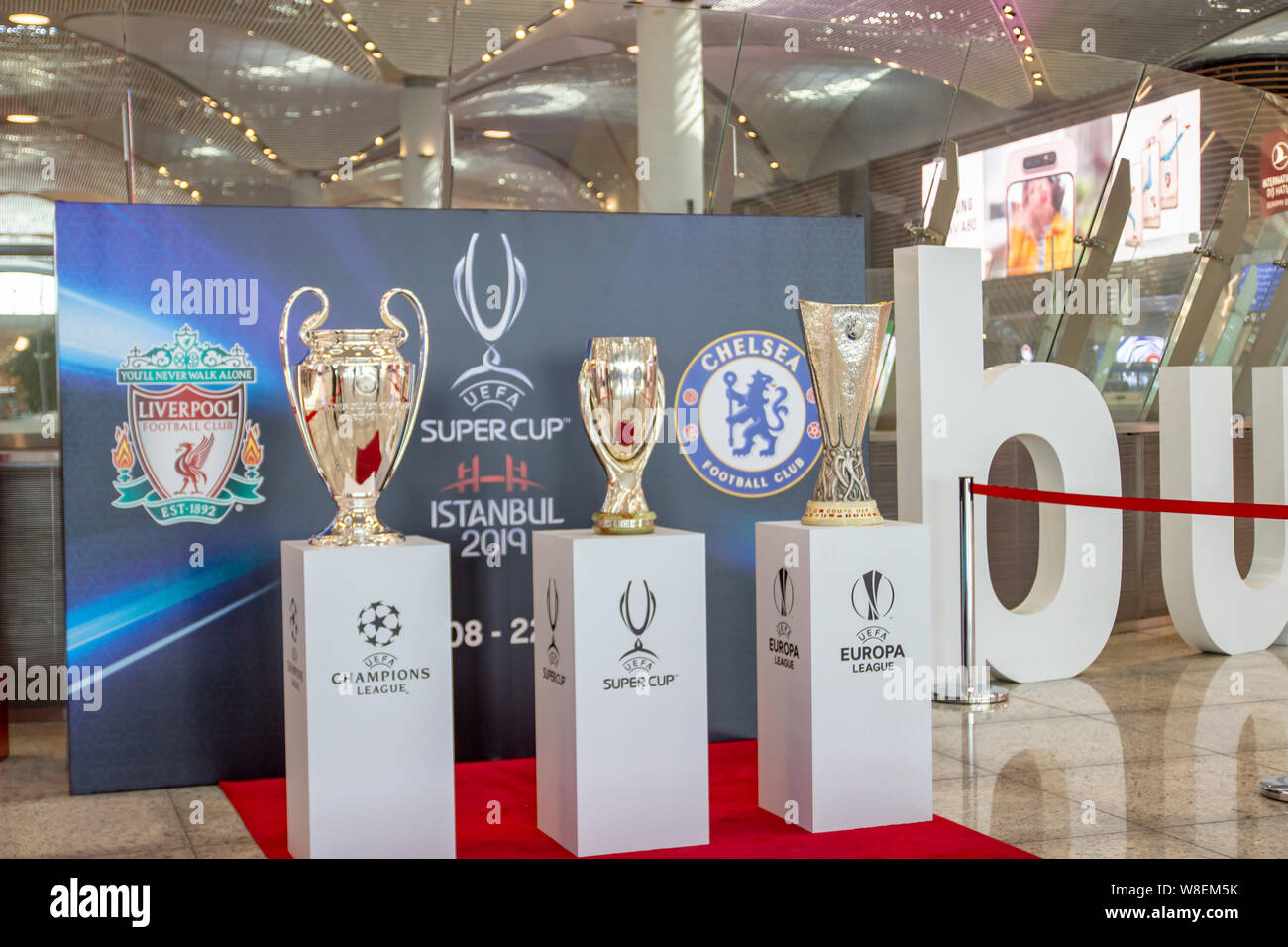 ISTANBUL, TURQUIE, 07 août 2019 : vue de l'intérieur du nouvel aéroport d'Istanbul. Nouvelles l'aéroport d'Istanbul est le principal aéroport international. Tasses de l'Uefa la pièce Banque D'Images