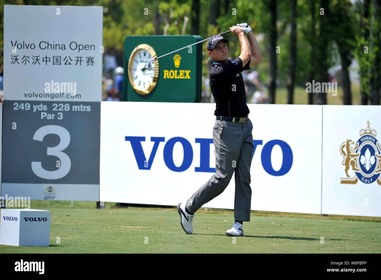David Howell d'Angleterre tees off pendant la finale du tournoi de golf de Volvo Open de Chine 2015 à Shanghai, Chine, le 26 avril 2015. David Howell Banque D'Images