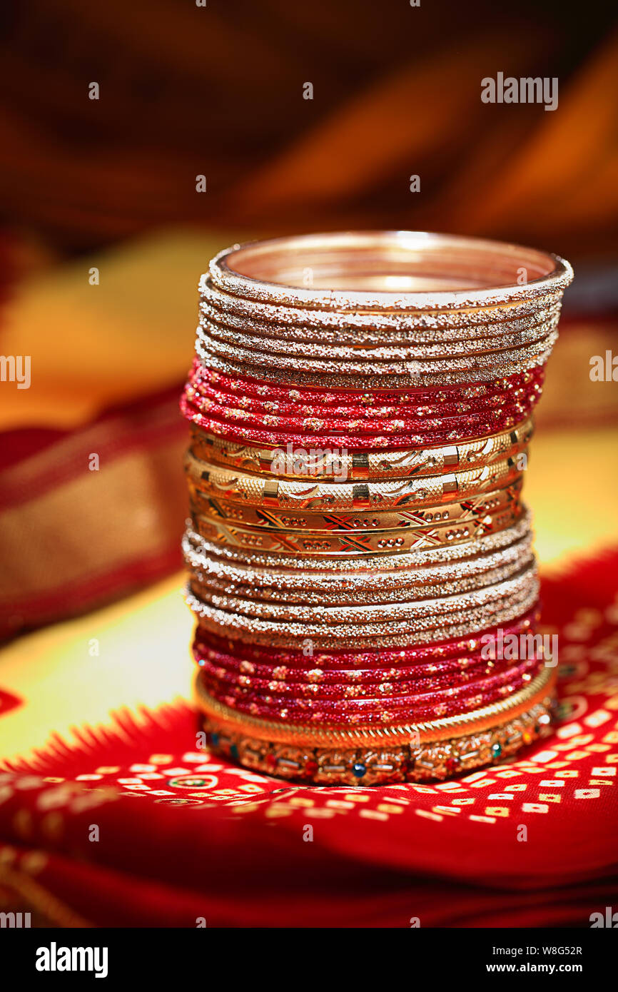 Close up of stack de bangles Banque D'Images