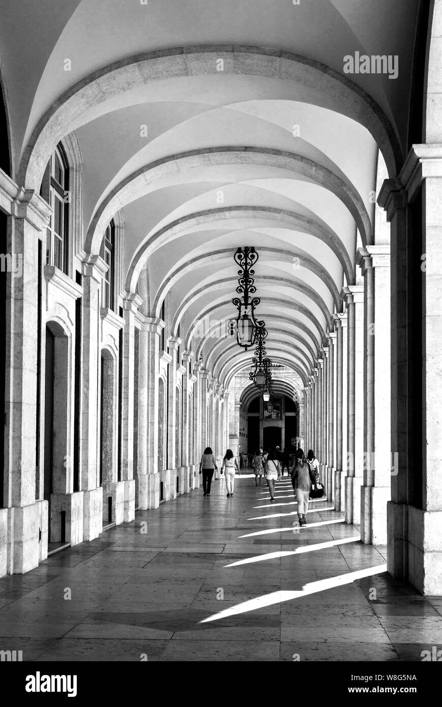 Détail de la magnifique arcade entourant la place du Commerce à Lisbonne, Portugal Banque D'Images