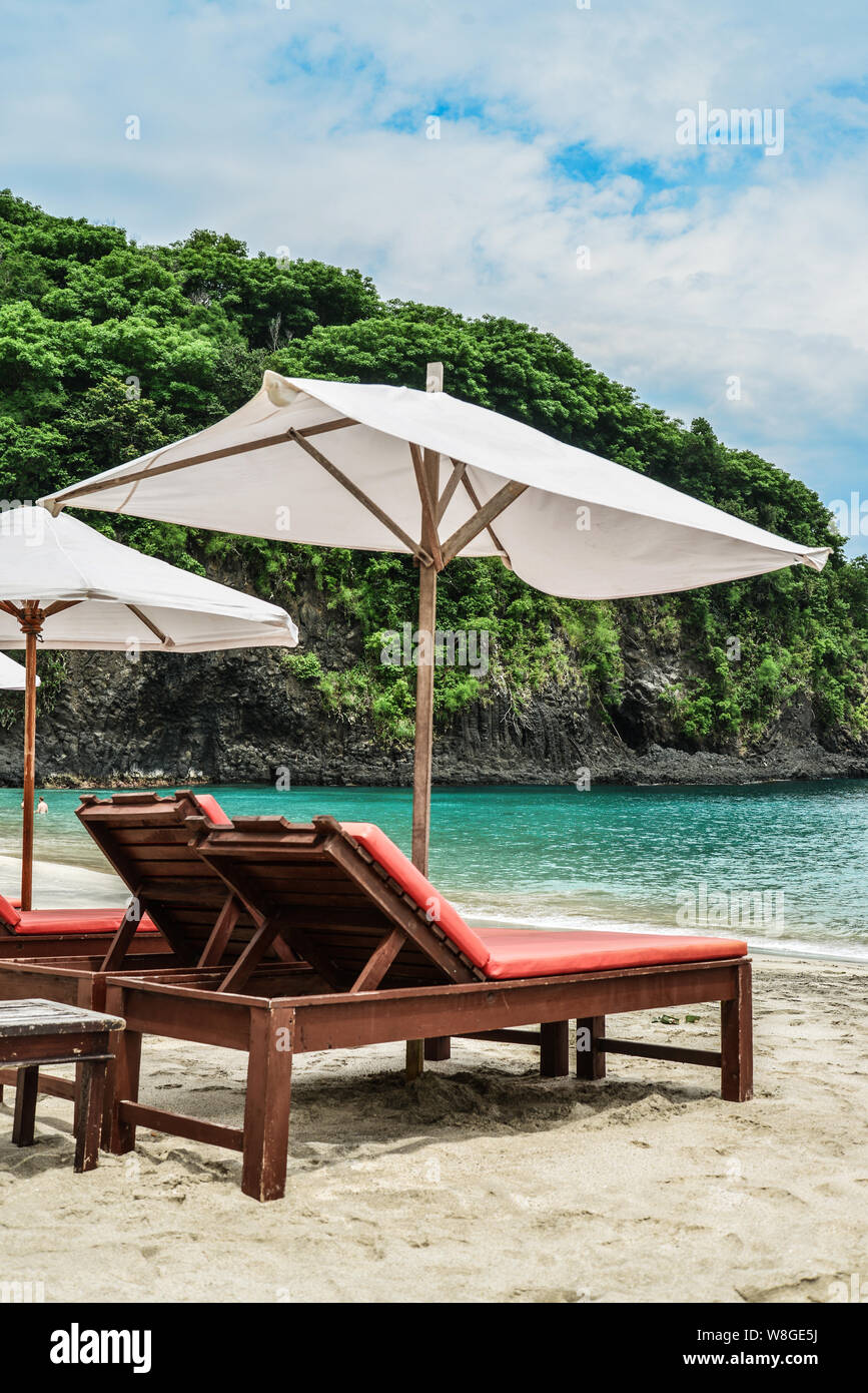 Bali beach relax umbrella Banque de photographies et d'images à haute  résolution - Alamy