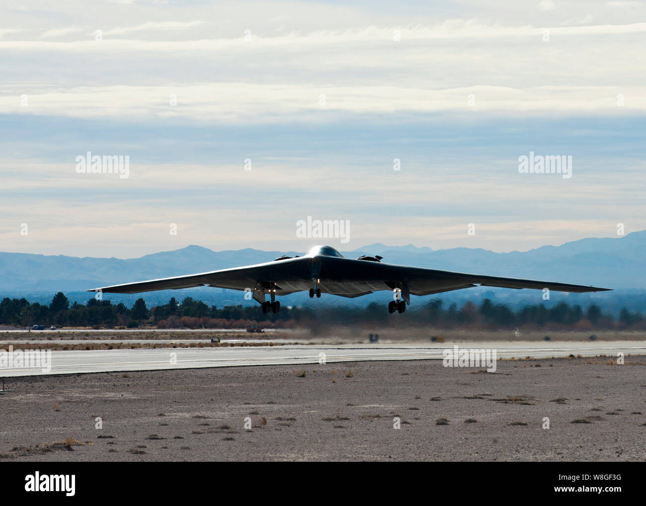 Un B-2 Spirit prend son envol au cours de l'exercice Red Flag 14-1, Janvier 28, 2014, à Nellis Air Force Base, Nevada Le B-2 est un bombardier multirôle capable de fournir les deux co Banque D'Images