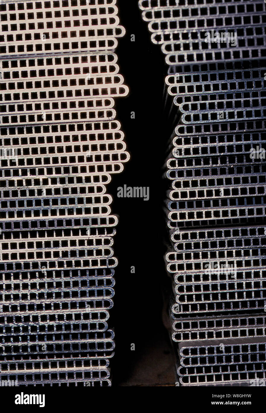 Produits en aluminium extrudé et composites pour l'industrie automobile. Banque D'Images