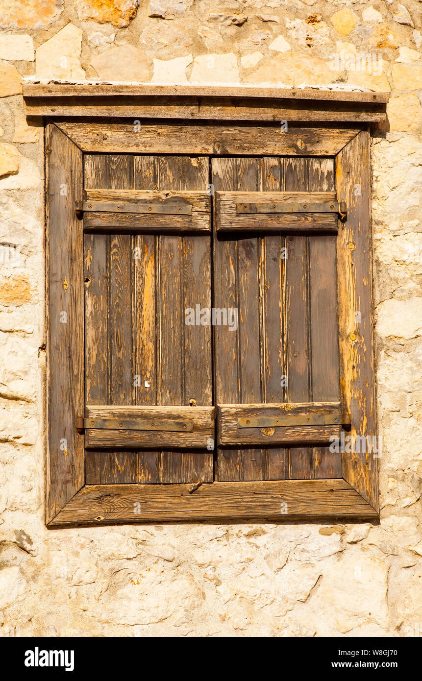 Image de fenêtre antique dans la vieille ville d'Anatoli, Crète, Grèce Banque D'Images