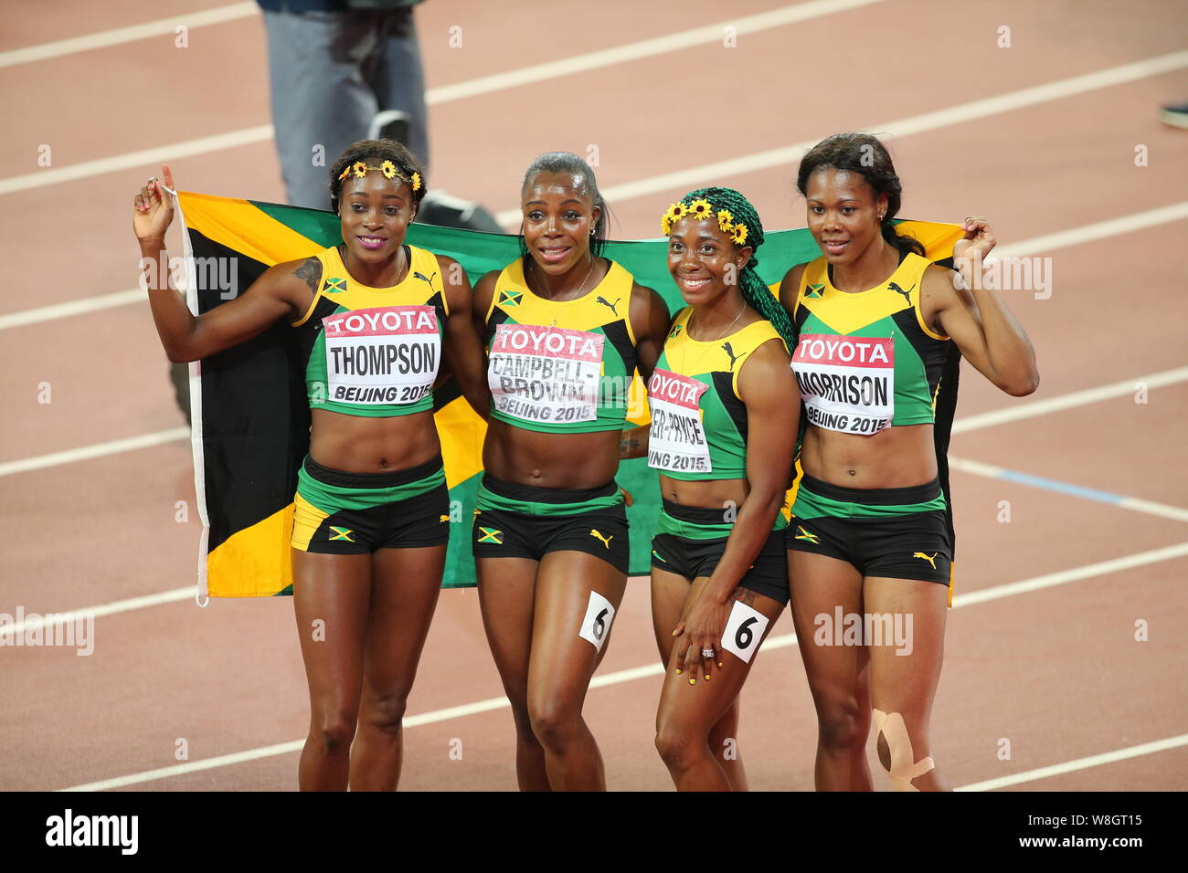 (De gauche) Elaine Thompson, Veronica Campbell-Brown, Shelly-Ann Fraser-Pryce et Natasha Thompson de la Jamaïque célébrer après avoir remporté le women's 4x10 Banque D'Images