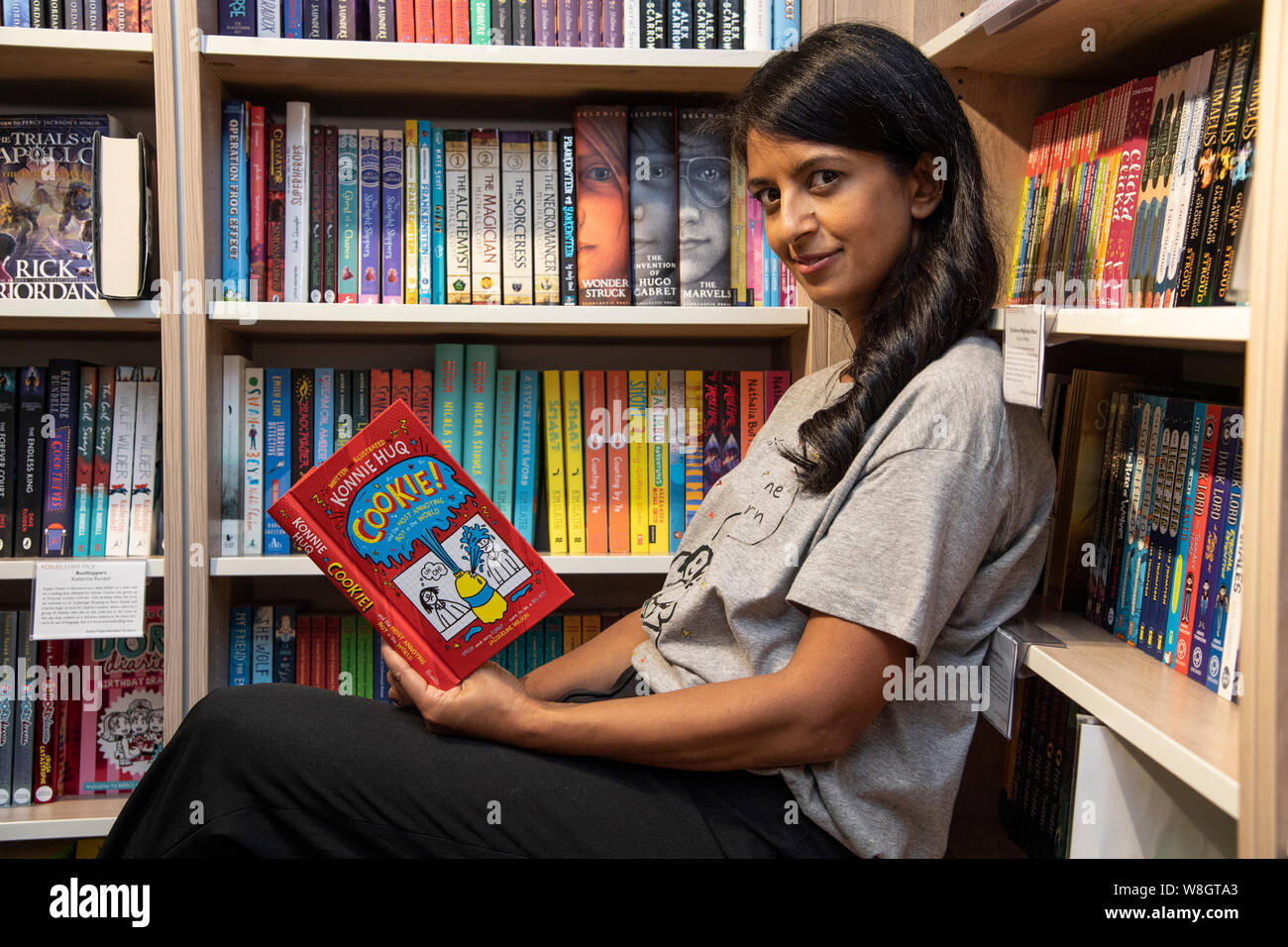 Londres, Angleterre, 8 août 2019 : Konnie Huq 'cookie et le plus énervant garçon dans le monde" livre signature. Gary Mitchell/ Alamy Live News Banque D'Images