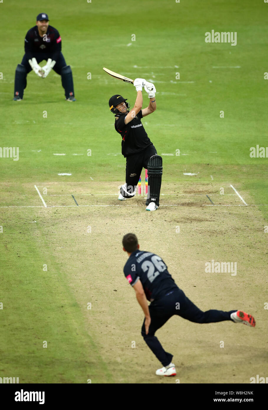 Le Northamptonshire Steelbacks Ben Sanderson bols à Leicestershire Renards Dieter Klein pendant le T20 Vitalité Blast match au sol, comté de Fischer de Leicester. Banque D'Images