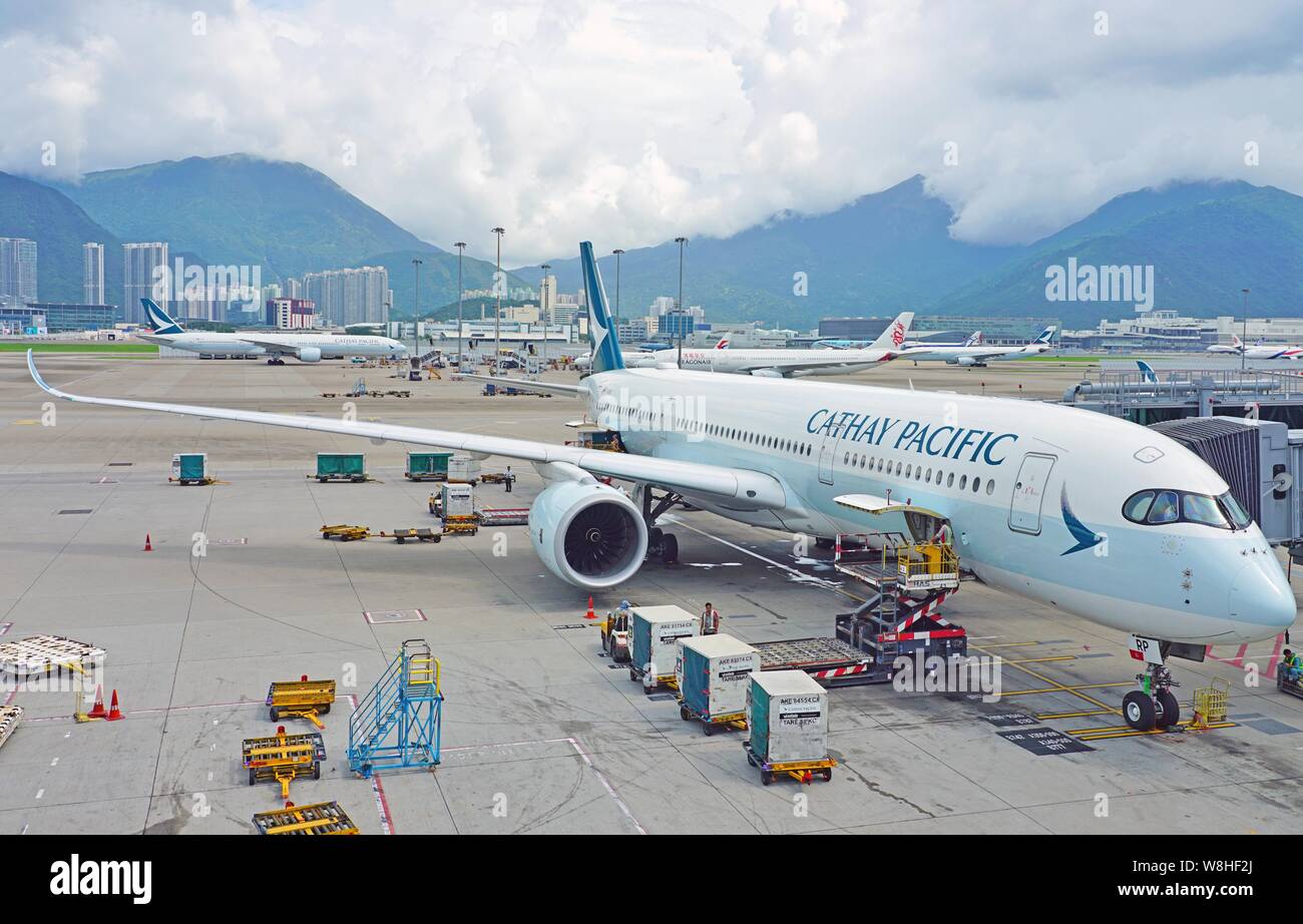 HONG KONG - 30 JUN 2019- Vue d'un avion Airbus A350 de Cathay Pacific (CX) à l'animation de l'Aéroport International de Hong Kong (HKG), situé dans la Chek Banque D'Images