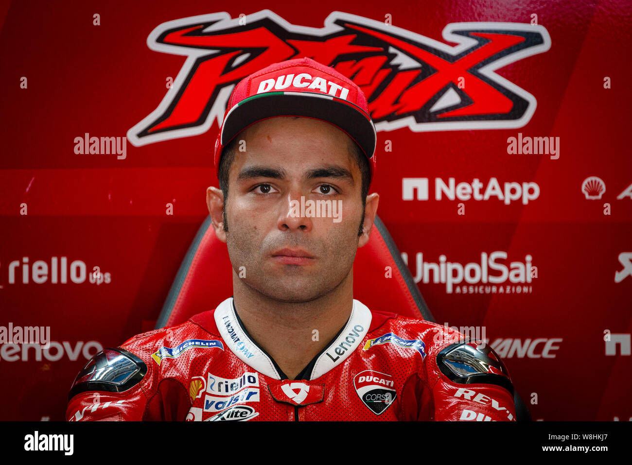 L'équipe Ducati pilote italien Danilo Petrucci dans le garage pendant la deuxième session de la pratique du Grand Prix MotoGP d'Autriche. Banque D'Images