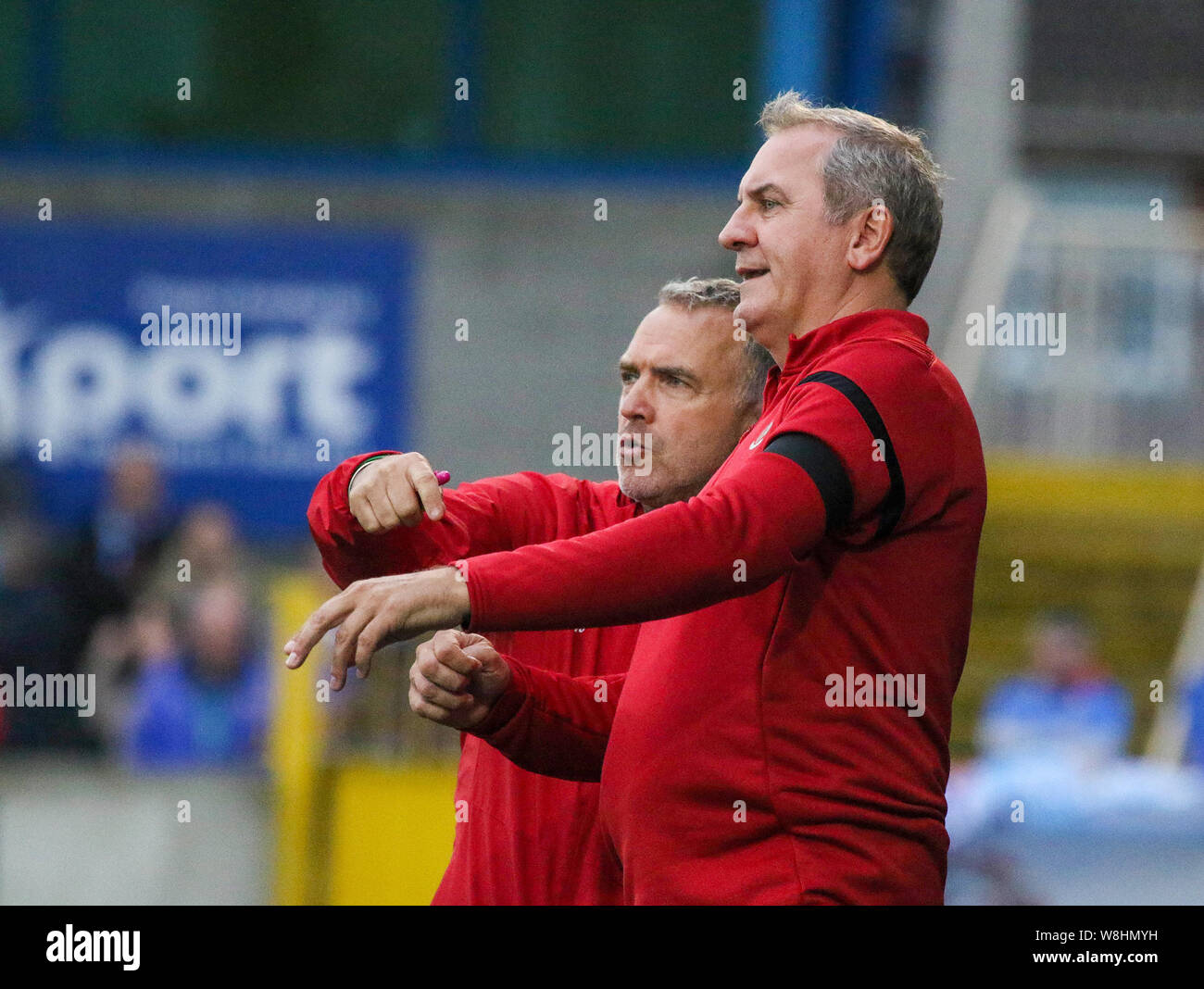 Mourneview Park, Lurgan, Irlande du Nord, Royaume-Uni. 09Th Aug 2019. Danske Bank ; Premiership v Glenavon Glentoran (blanc) dans le match d'ouverture de la saison 2019-2020 en Irlande du Nord. Du Glentoran Mick McDermott (à gauche) et Paul Millar. CAZIMB:Crédit/Alamy Live News. Banque D'Images