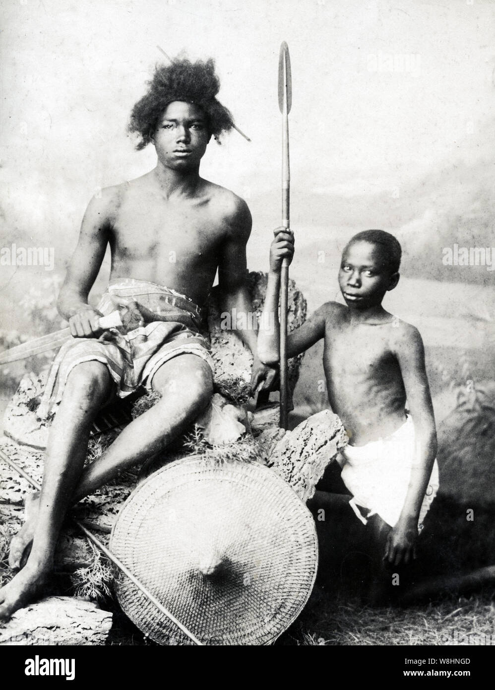 19e siècle vintage photo - Les jeunes guerriers égyptien avec une lance Banque D'Images