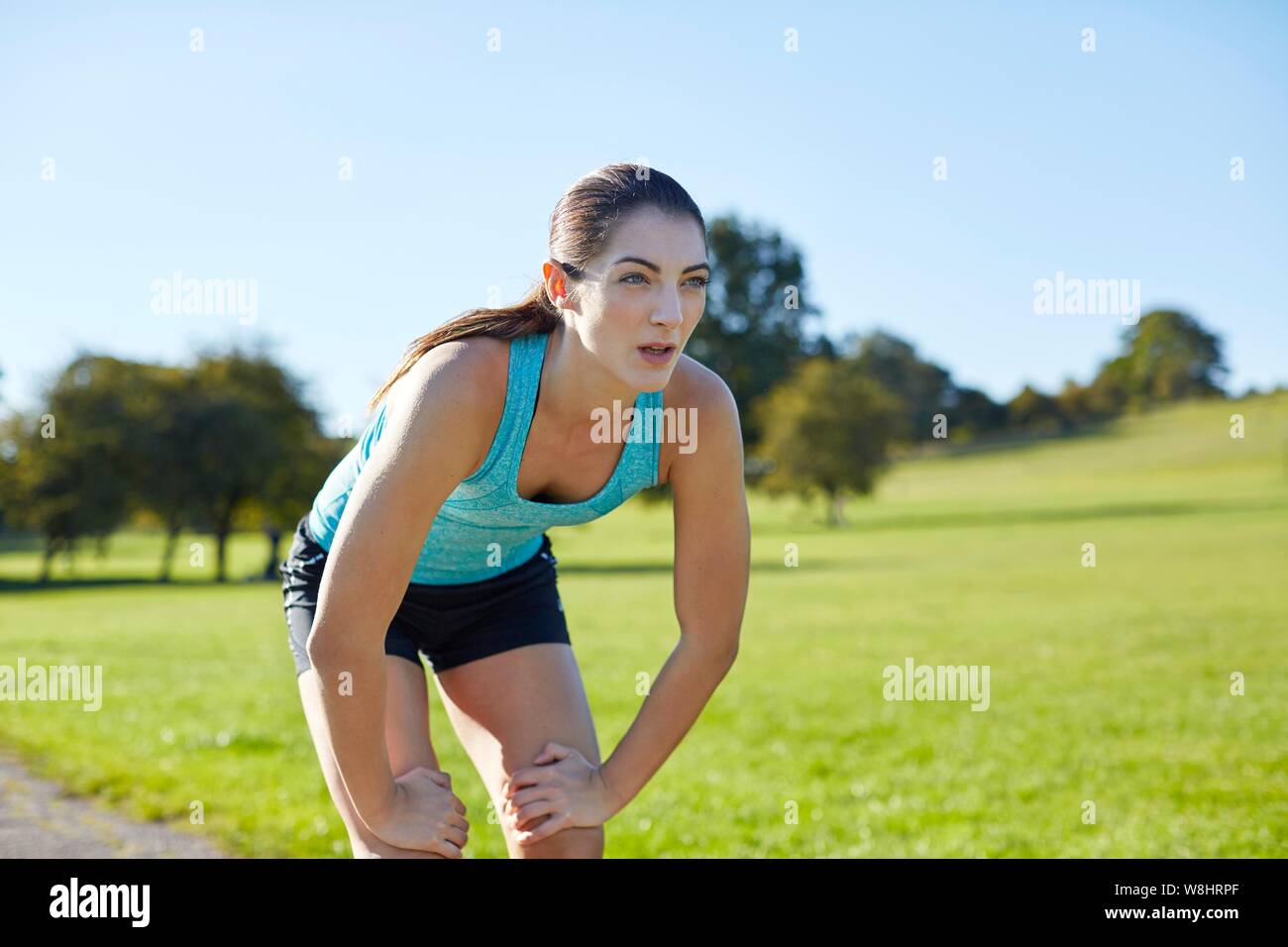 Femme de récupérer après l'exercice. Banque D'Images Femme de récupérer après l'exercice. Banque D'Images