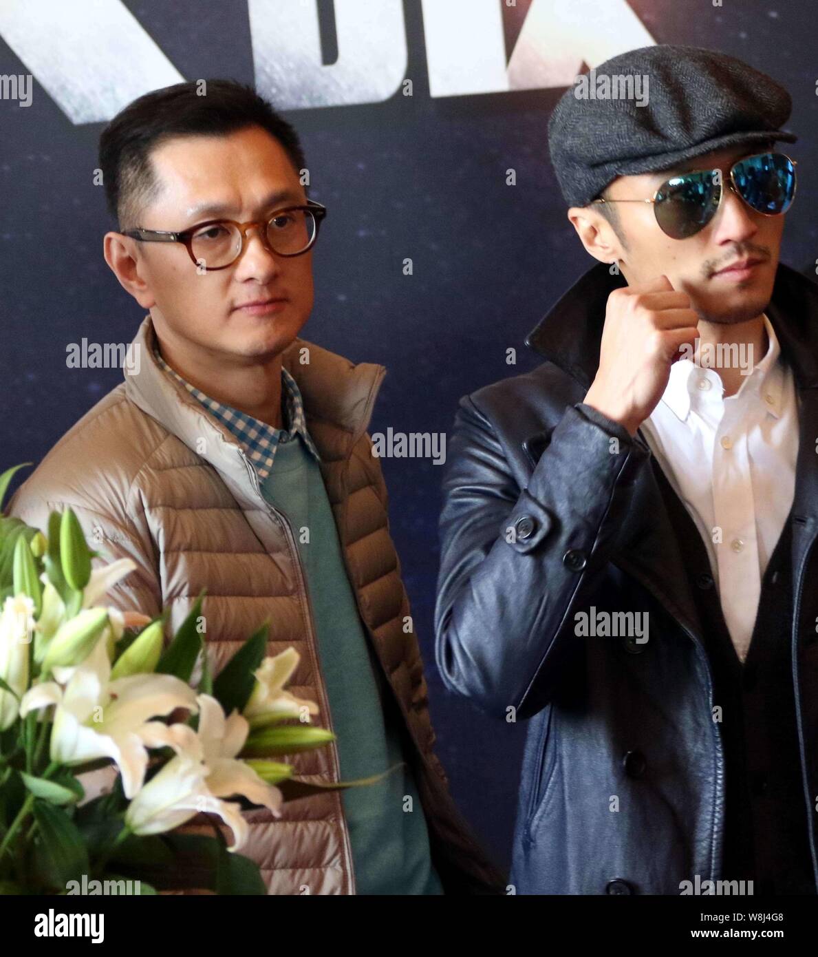 L'acteur Nicholas Tse Hong Kong, droite, pose avec Hong Kong film producteur Wilson Yip Wai-Shun lors d'une conférence de presse pour lancer le tournage de leur n Banque D'Images