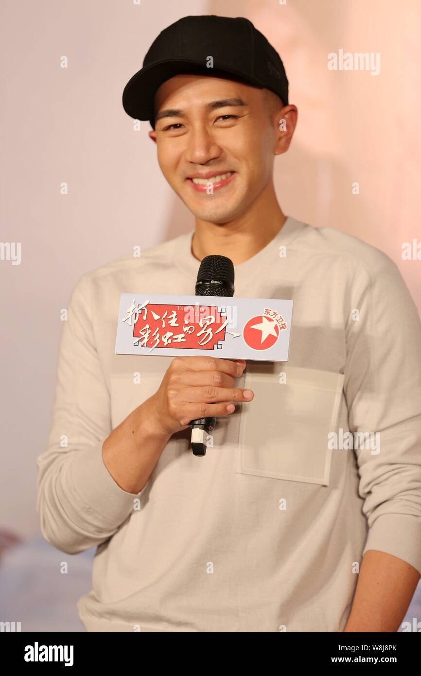 L'acteur de Hong Kong Lau Hawick sourit lors d'une conférence de presse pour son film 'La Cage d'Amour" à Shanghai, Chine, 19 mai 2015. Banque D'Images