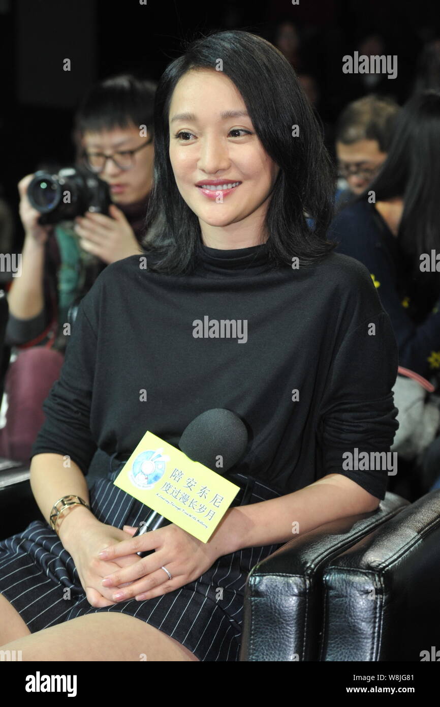 Producteur de films chinois Zhou Xun assiste à une conférence de presse pour le nouveau film "Un voyage à travers le temps avec Anthony' produit par elle à Beijing, Chine, Banque D'Images