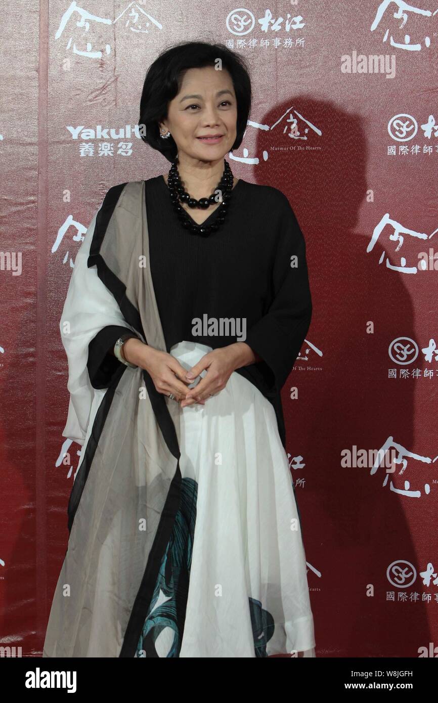 Réalisateur taiwanais Sylvia Chang pose à la première mondiale de son nouveau film "le coeur de phuldu' à Taipei, Taiwan, le 8 avril 2015. Banque D'Images