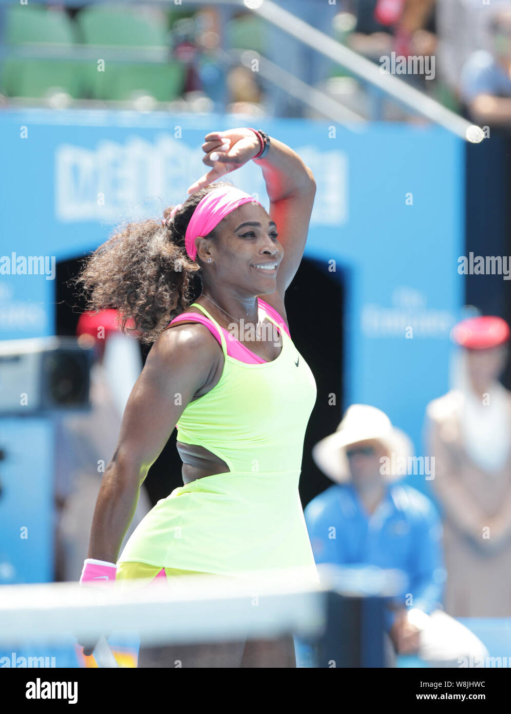 Serena Williams du célèbre après avoir battu Dudi Sela de la Slovaquie pendant leur match quart de de l'Australie Banque D'Images