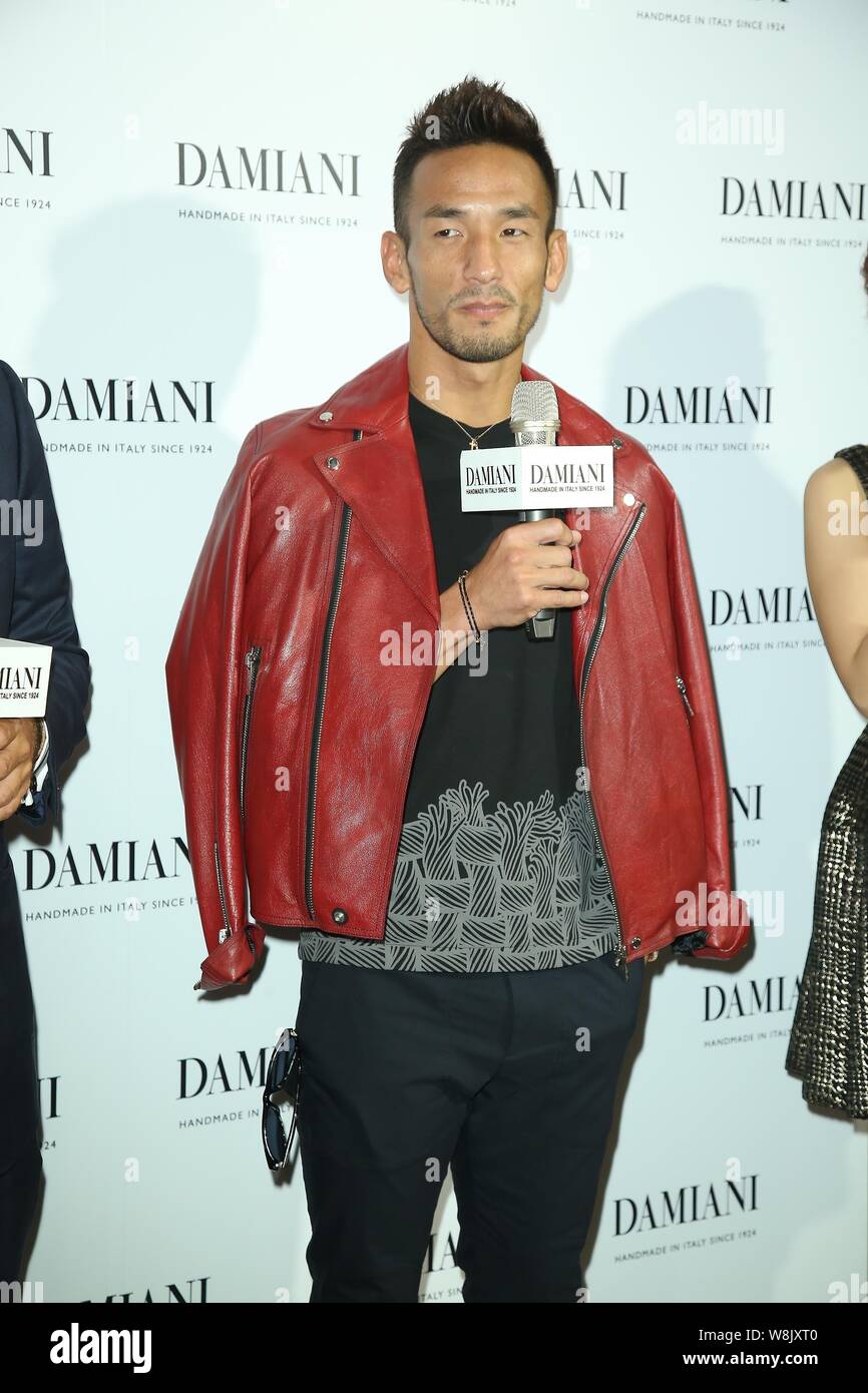 Ancien joueur de football japonais Hidetoshi Nakata pose durant un événement promotionnel pour la marque de bijoux Damiani à Taipei, Taiwan, 1 septembre 2015. Banque D'Images