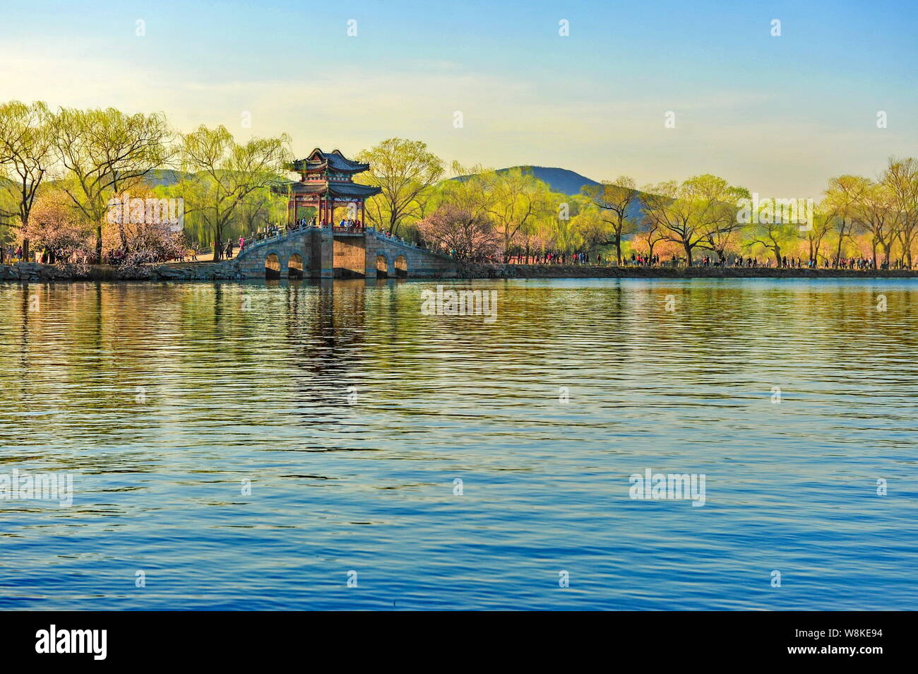 Paysage du lac Kunming dans le Palais d'été, également connu sous le nom, 9 Minzu Yuan à Beijing, Chine, 27 mars 2016. Le Lac de Kunming, une fois qu'un lac naturel où Banque D'Images