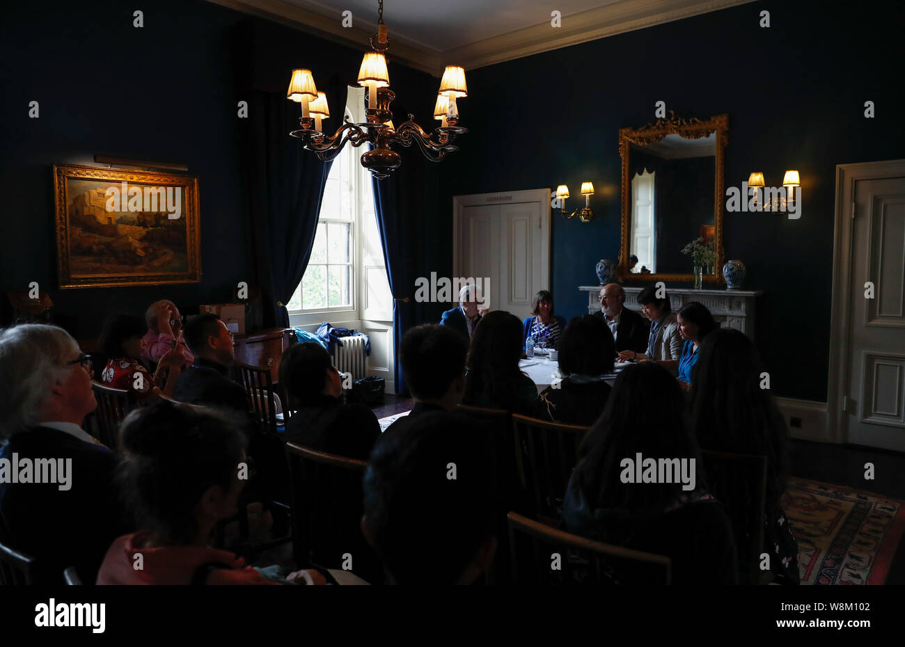 Cambridge, UK. 9 Août, 2019. Poètes et savants assister à un Forum de poésie à la 5e Cambridge Xu Zhimo Poésie et Art Festival 2019 au King's College, Université de Cambridge, Cambridge, Angleterre le 9 août, 2019. Pour aller avec 'caractéristique : Xu Zhimo Memorial Garden ouvre au King's College de Cambridge' Credit : Han Yan/Xinhua/Alamy Live News Banque D'Images