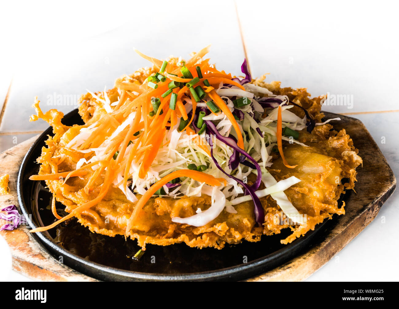Thai Food, moules frites crêpe dans la poêle chaude ou les huîtres sur la  poêle chaude Photo Stock - Alamy