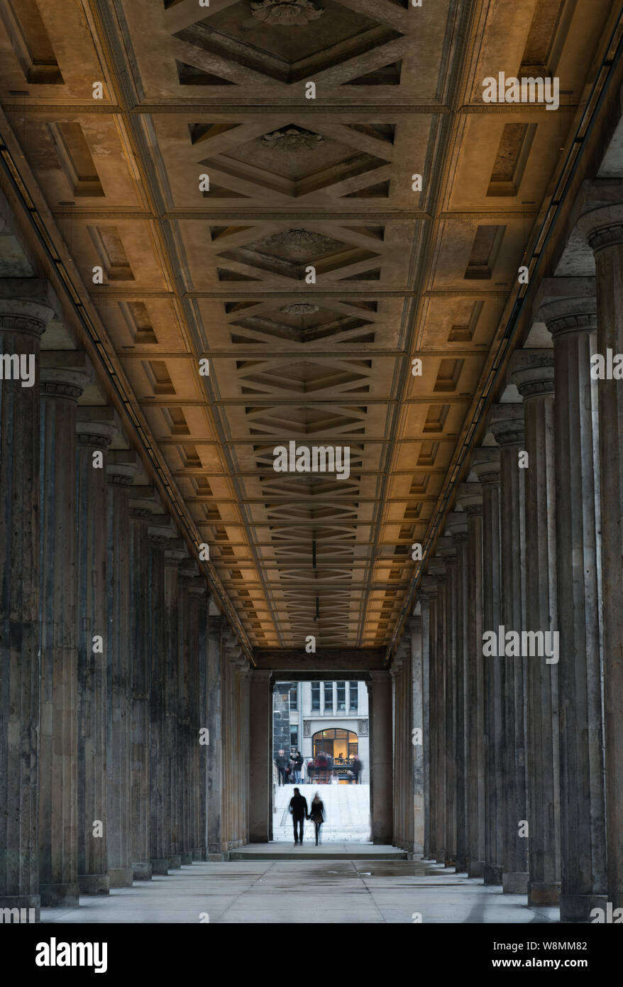 Colonnade de la Galerie nationale, Alte Nationalgalerie, Museum Island Berlin Allemagne Banque D'Images