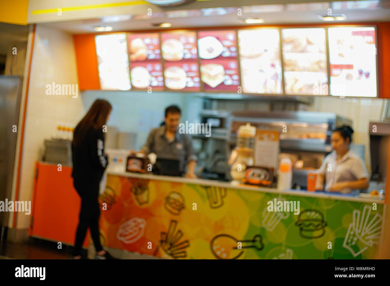 Résumé Les gens acheter de la nourriture en floue burger et le café cafe pour le fond Banque D'Images