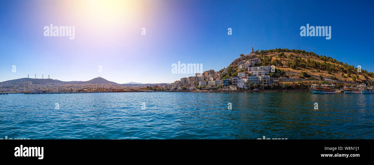 Panorama de Kusadasi, Turquie, dans un beau jour d'été Banque D'Images