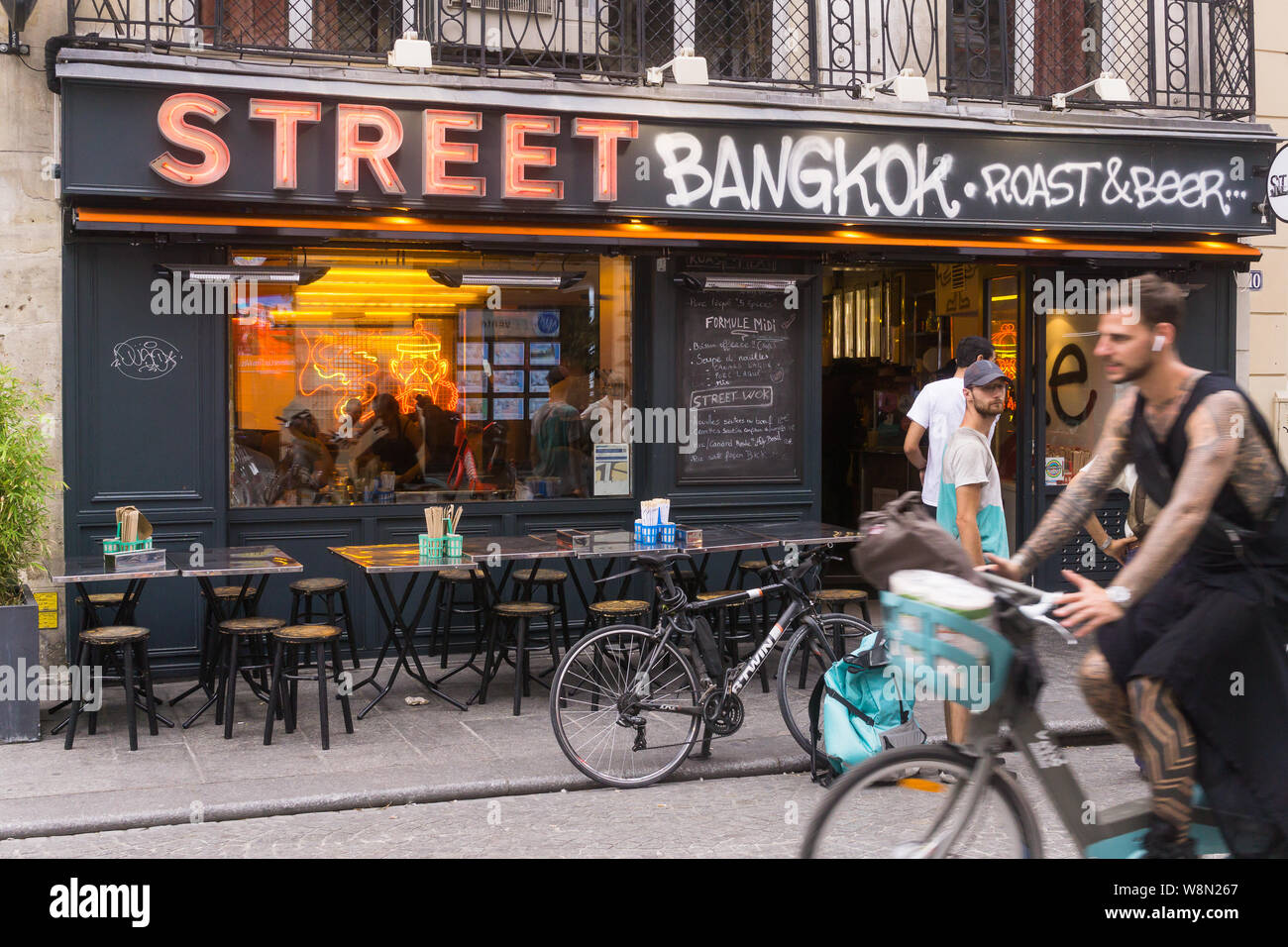 Street food Paris - Extérieur de la Thai street food Street Bangkok Roast & Bière sur la rue Saint Denis à Paris, France, Europe. Banque D'Images