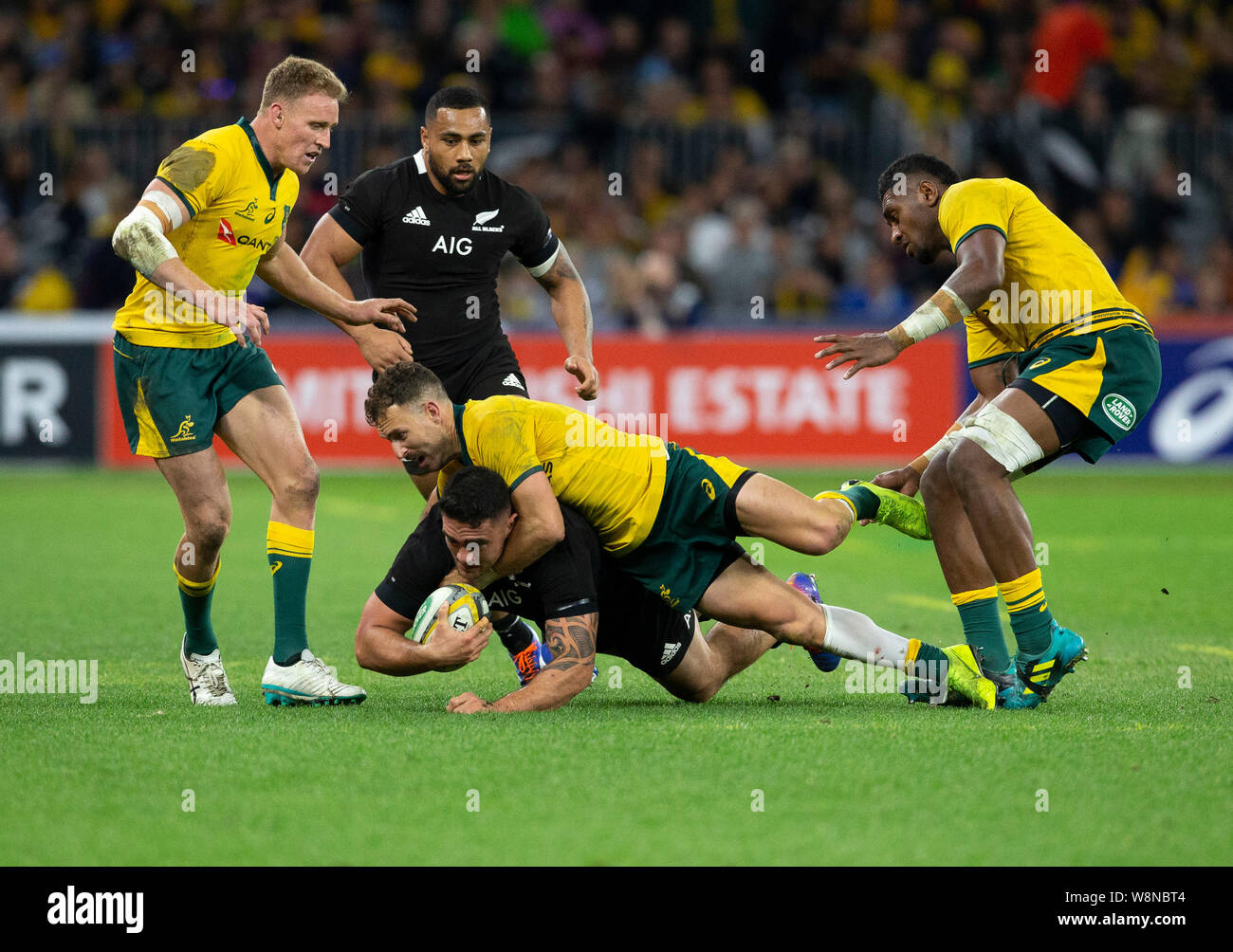 10 août 2019 ; ; Tooheys New Cup international rugby, l'Australie et Nouvelle-Zélande mens ; Codie Taylor de l'ensemble des Noirs est abordé par Nick White, de l'usage éditorial - Wallabies : Action Crédit seulement Plus Sport Images/Alamy Live News Banque D'Images