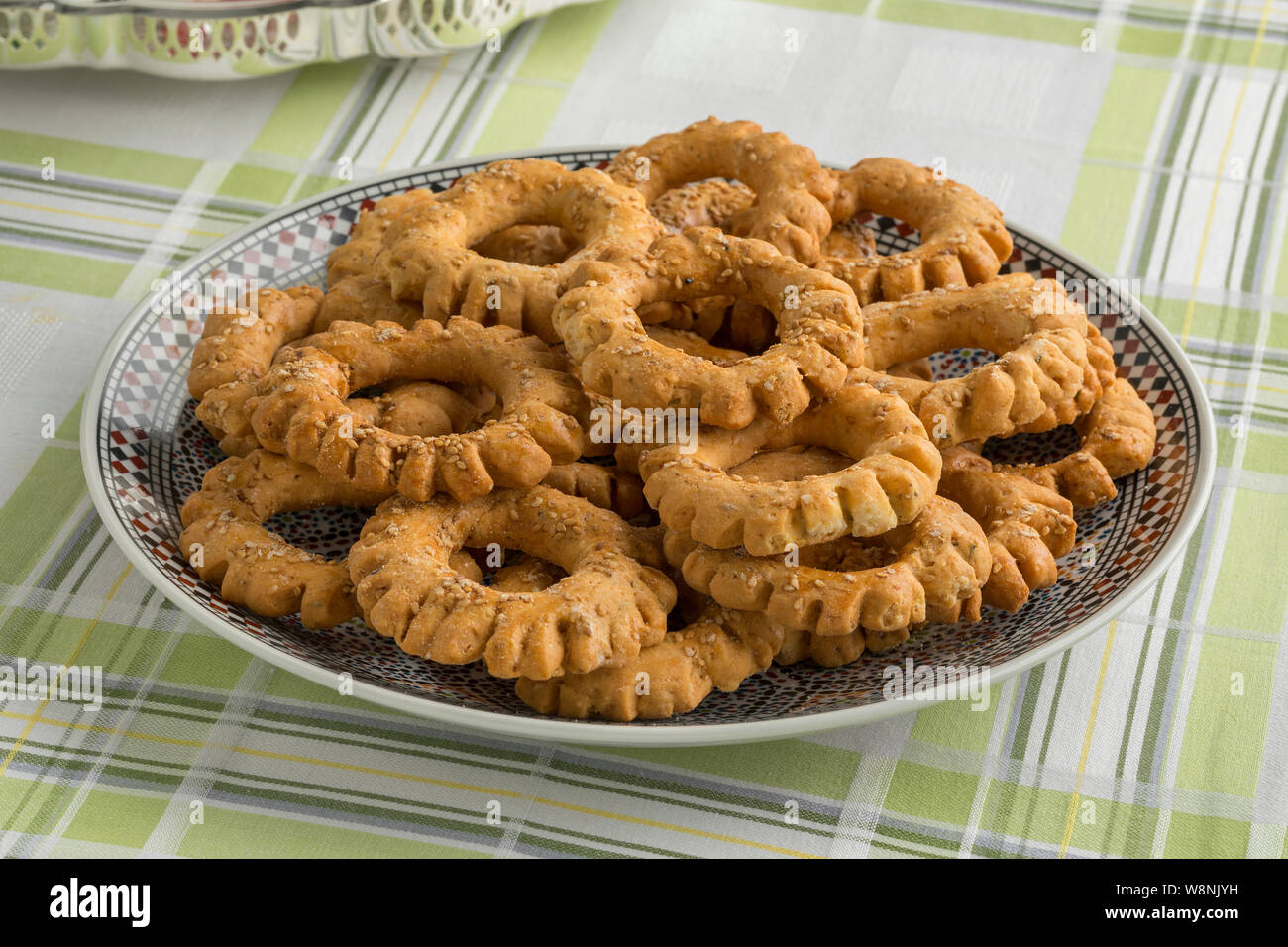 Plat traditionnel de fête, kaak marocain avec les cookies d'anis Banque D'Images