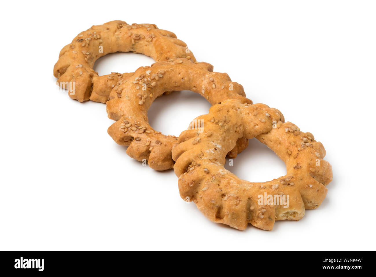 Boulangerie pâtisserie marocaine fête Kaak, anis cookies, isolé sur fond blanc Banque D'Images