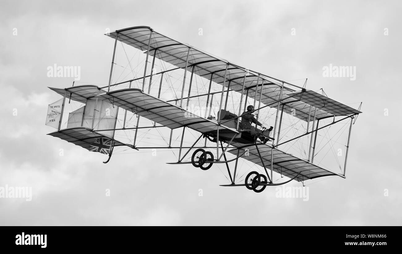 1910 Bristol Boxkite (réplique) partie de la Shuttleworth Collection airborne au Bourget sur le militaire le 7 juillet 2019 Banque D'Images